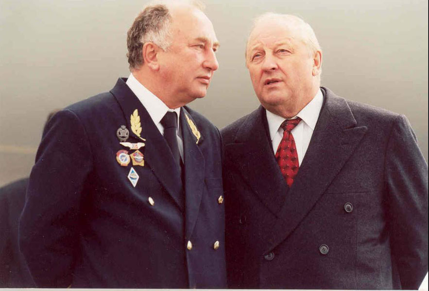 Sergey Skuratov emerged from an aviation-focused family background